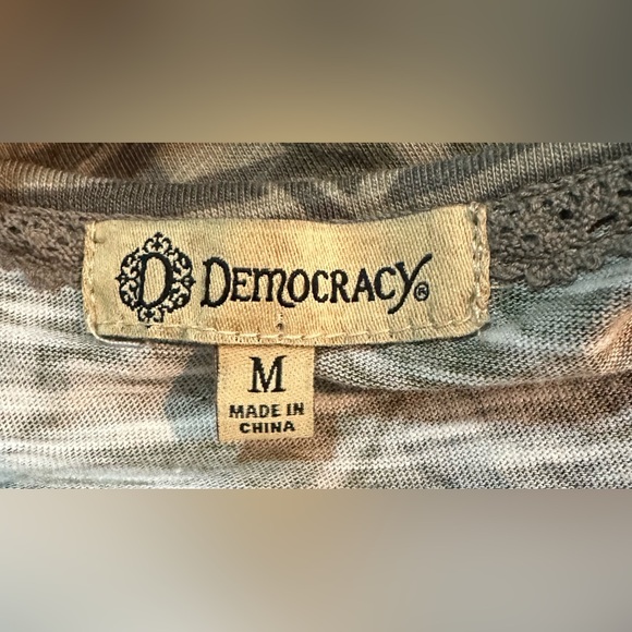 Democracy Cold Shoulder Lightweight Jersey Dress in Olive Green Fern Print ZB6 - Picture 4 of 8